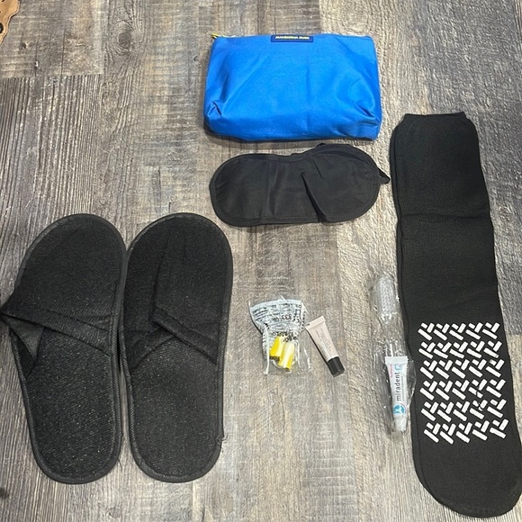 Travel set - Picture 1 of 6